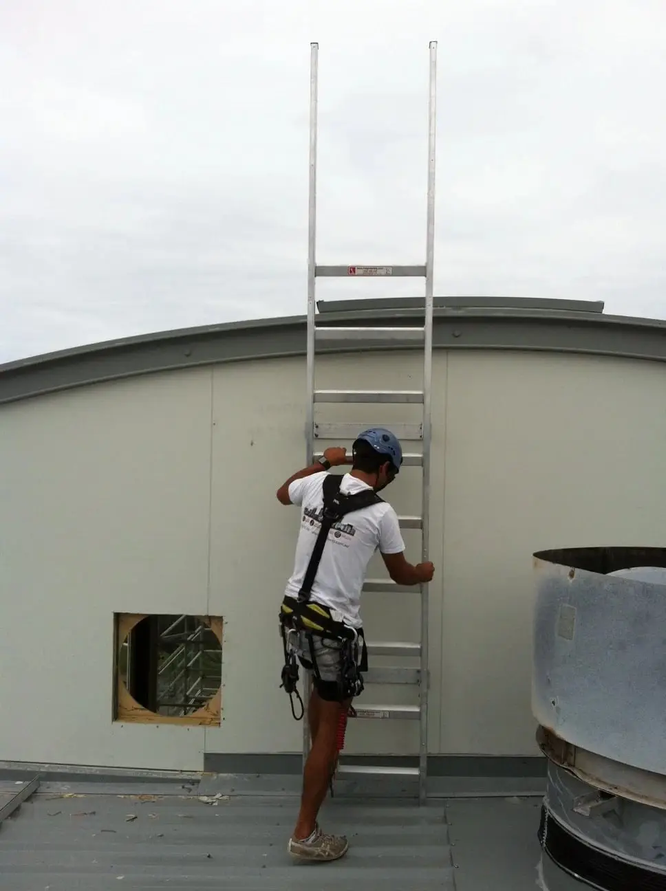 Ladder to a curved roof, Technician at the new ladder.