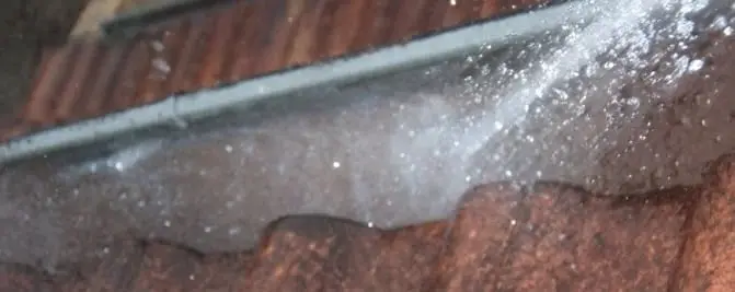 Flushing, Water flushing through a gutter.