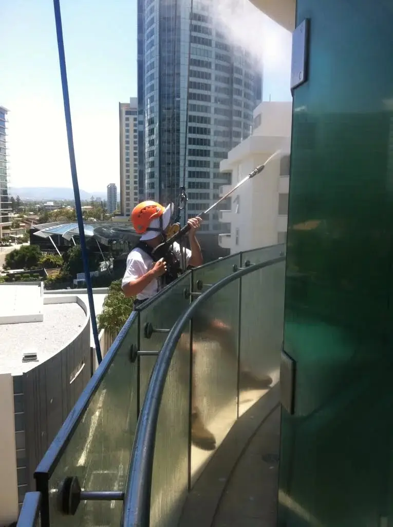 Pressure washing via rope access, Jade Apartments · 2011–12
