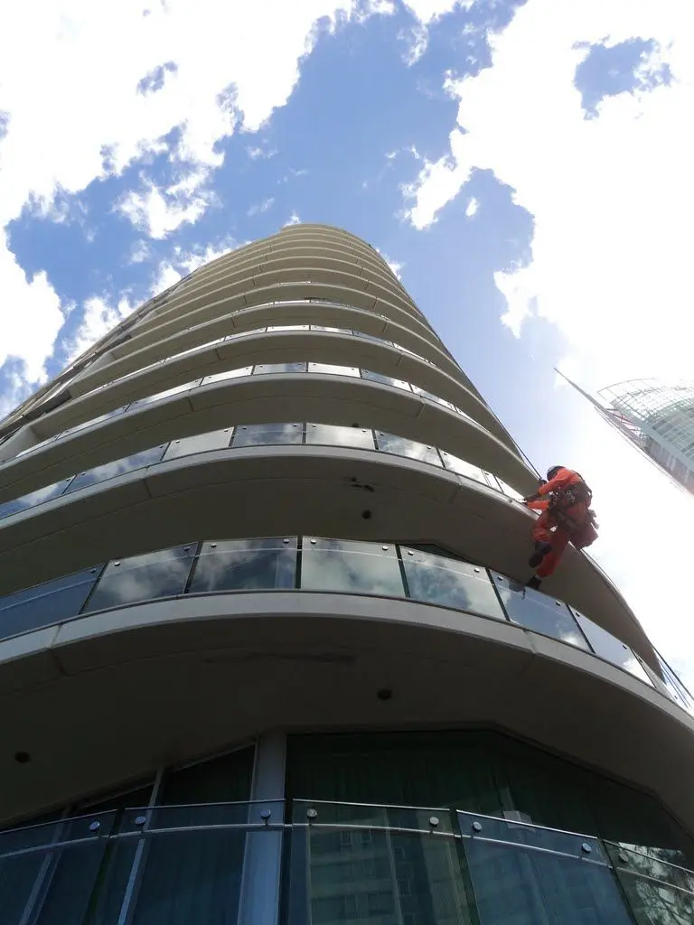 Jade Apartments repaint, OneVision rope access