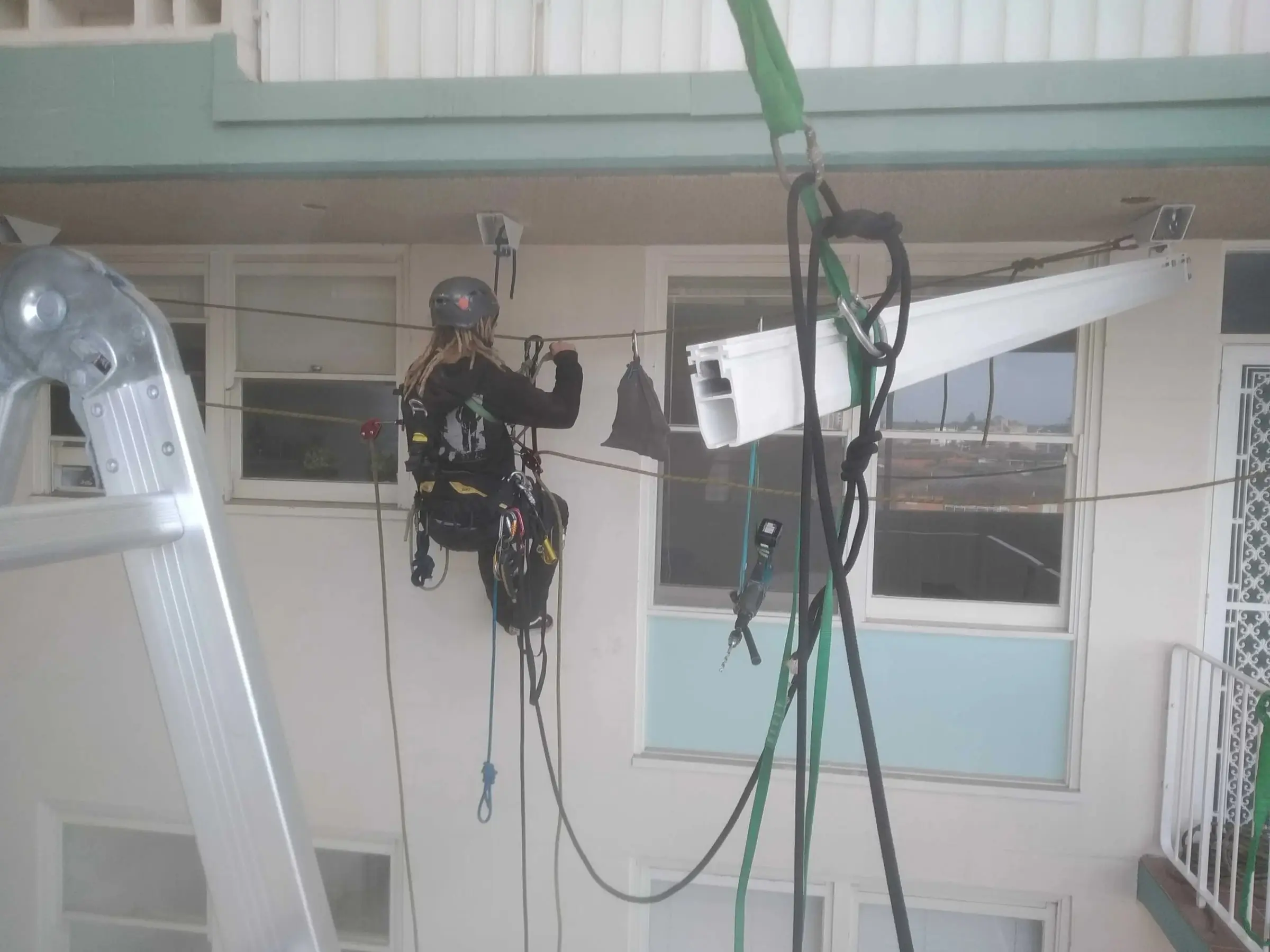 Atrium rail installation on ropes, Cronulla · 2019