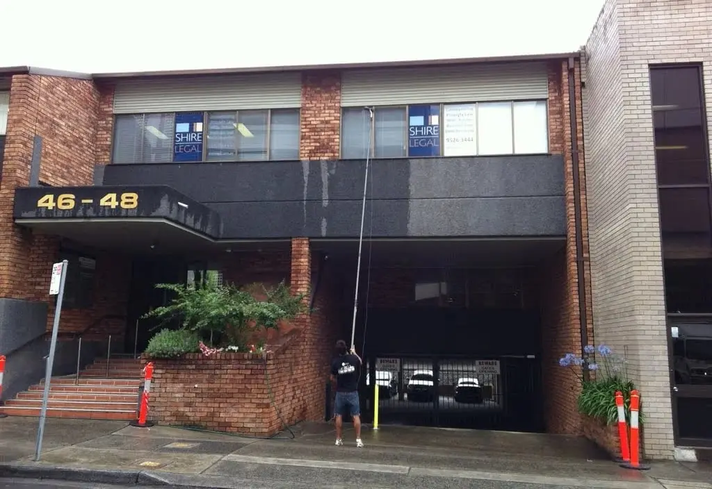 Water-fed pole, Cleaning first-floor windows from the footpath.